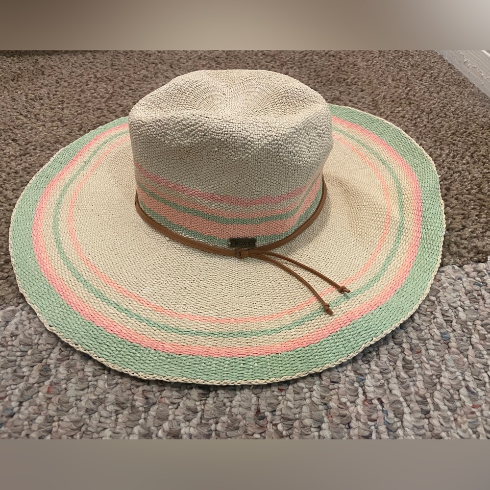 Roxy sun hat NWOT size M/L